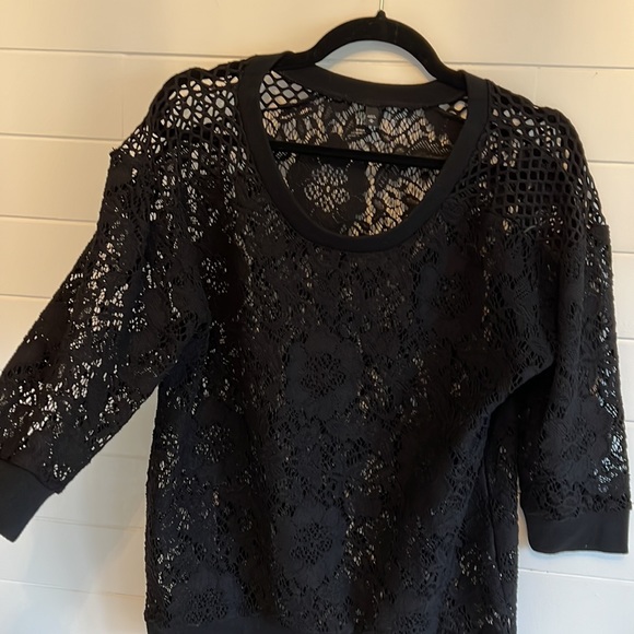 Beautiful crochet style 3/4 length top - Picture 3 of 7